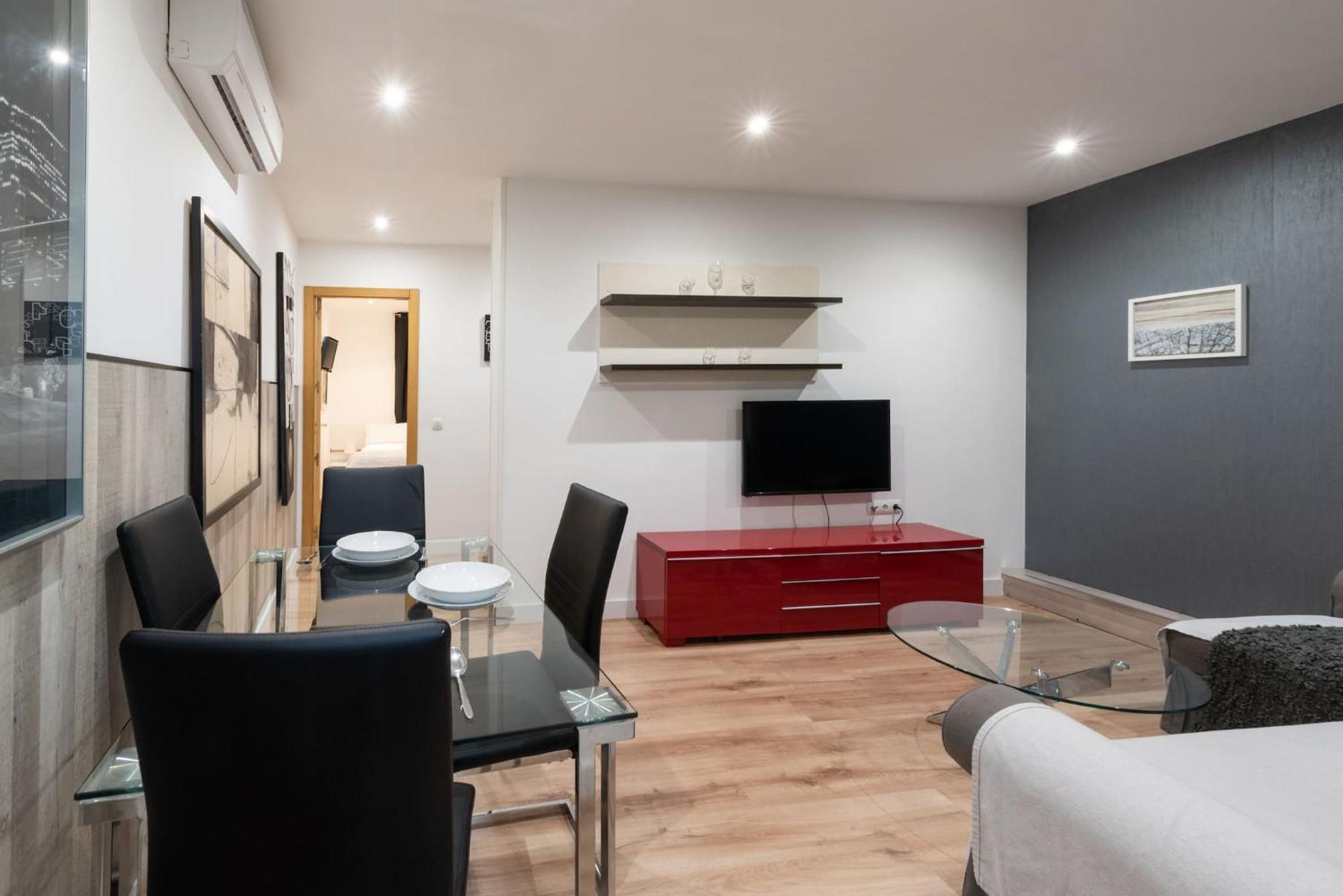 Apartamentos Day Madrid San Antonio Centro Gran Via Sol Malasana Екстериор снимка