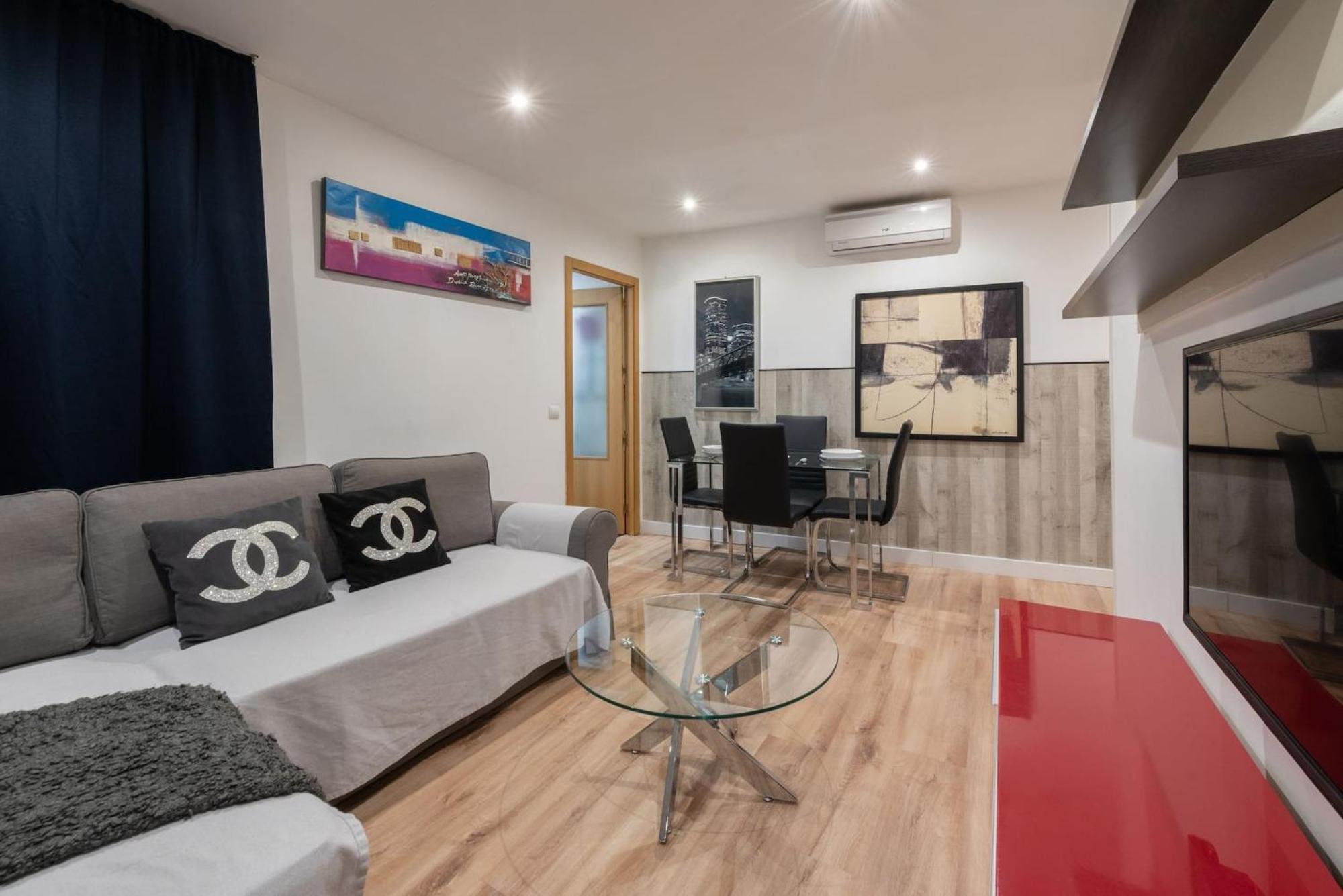 Apartamentos Day Madrid San Antonio Centro Gran Via Sol Malasana Екстериор снимка