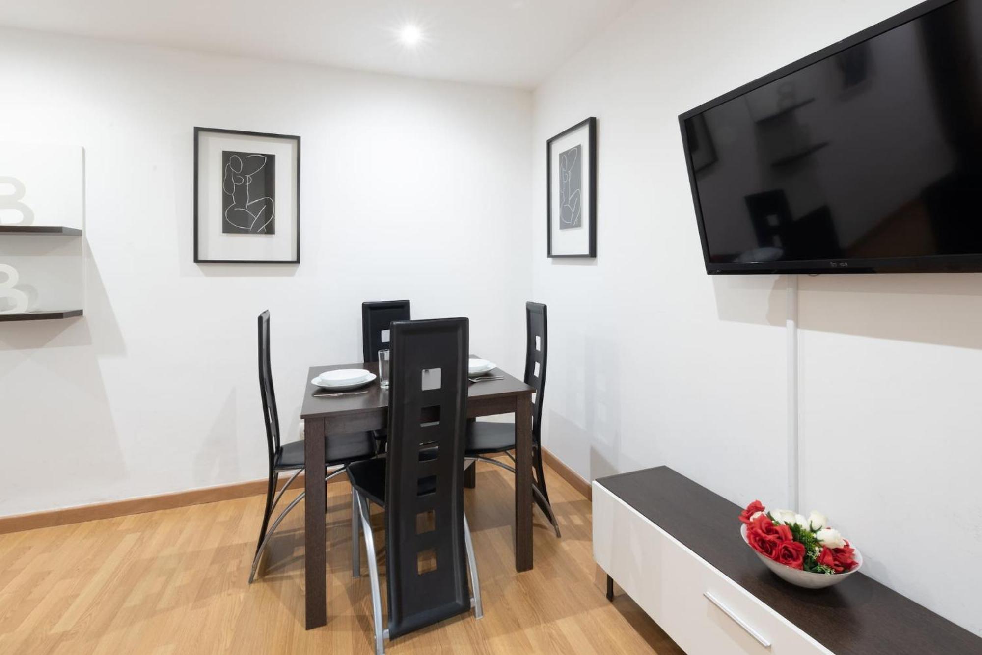 Apartamentos Day Madrid San Antonio Centro Gran Via Sol Malasana Екстериор снимка