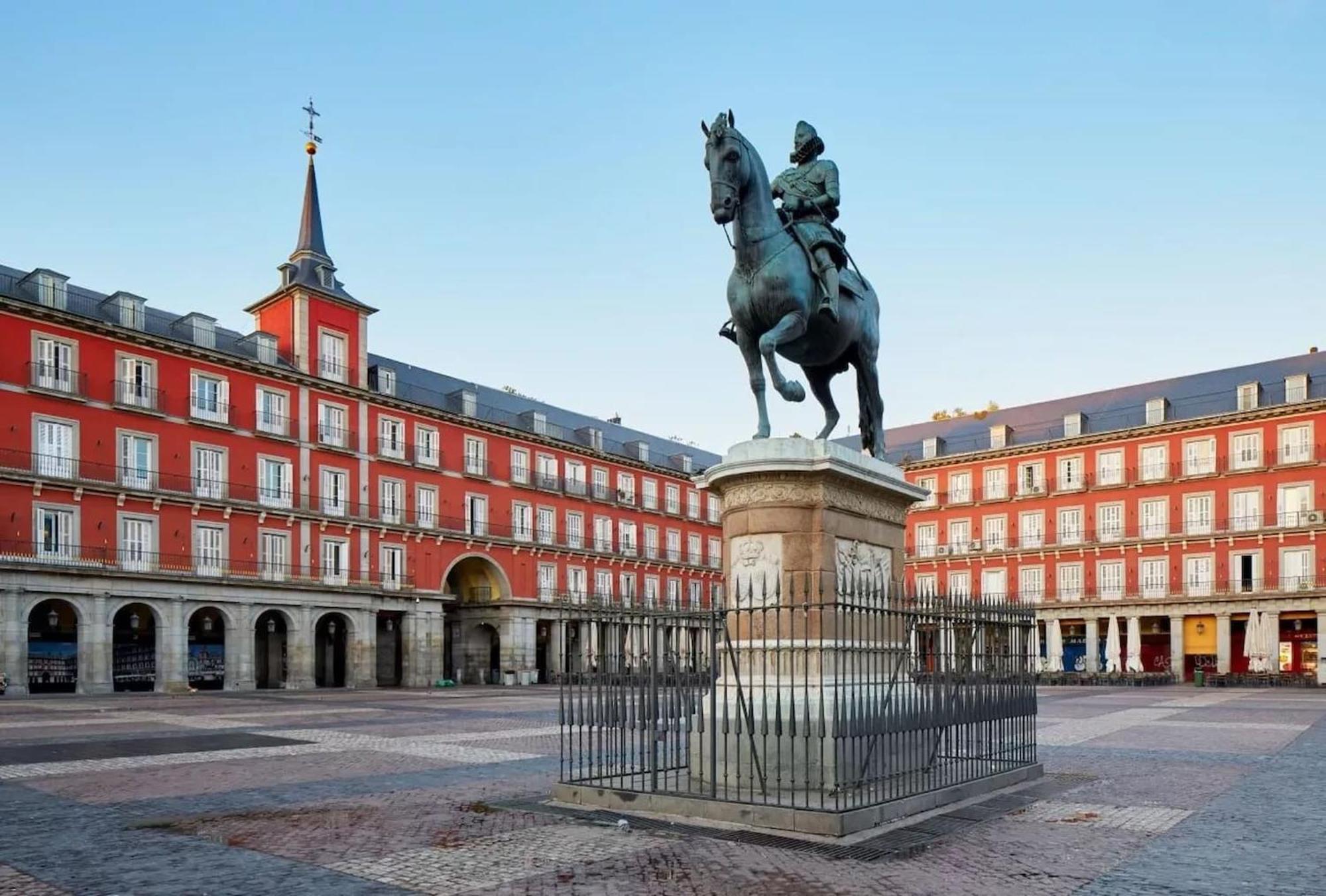 Apartamentos Day Madrid San Antonio Centro Gran Via Sol Malasana Екстериор снимка