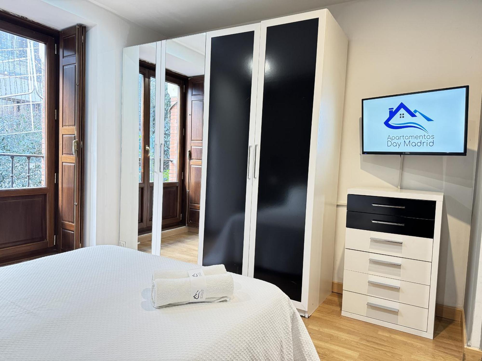Apartamentos Day Madrid San Antonio Centro Gran Via Sol Malasana Екстериор снимка